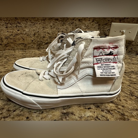 VANS Mid Top Skateboarding Sneaker - Size 6M/7.5W - Picture 1 of 8